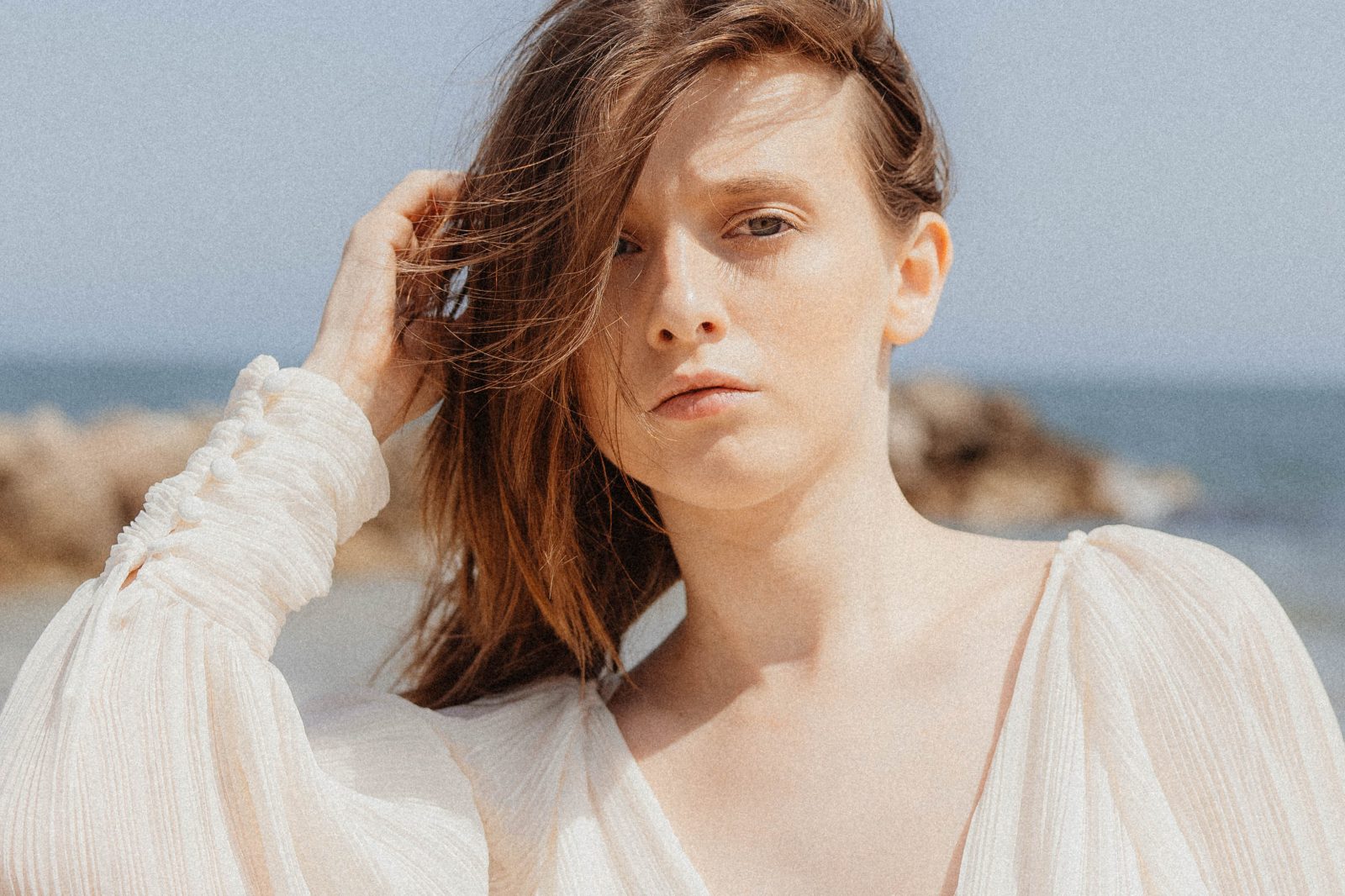 Portrait d'une femme à la plage