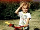 La photographe enfant sur un vélo